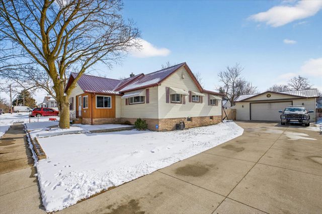 2138 E Whittemore Avenue, Burton, MI 48529