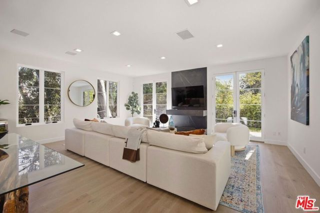 8171 Tianna Road, Los Angeles, CA 90046
