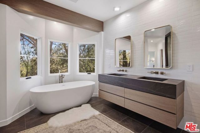 8171 Tianna Road, Los Angeles, CA 90046