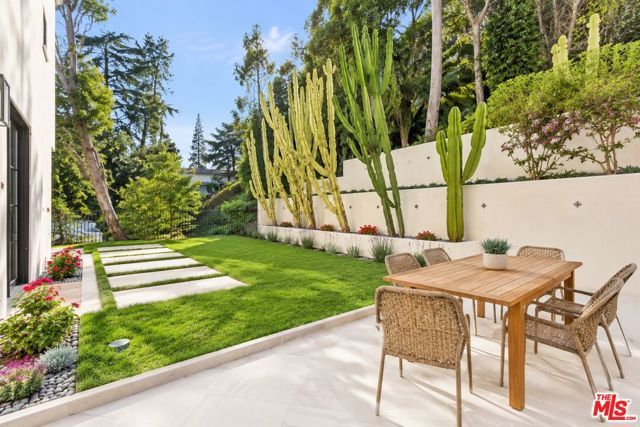 8171 Tianna Road, Los Angeles, CA 90046