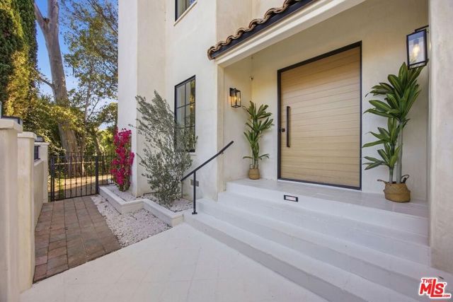 8171 Tianna Road, Los Angeles, CA 90046