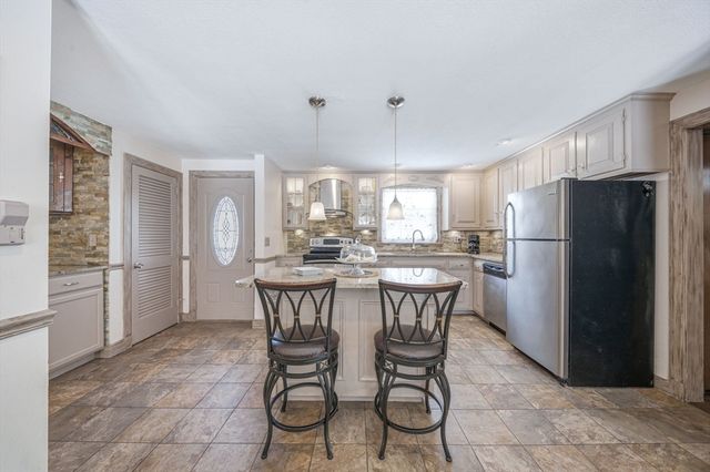 6 Lenway Rd, Newbury, MA 01922