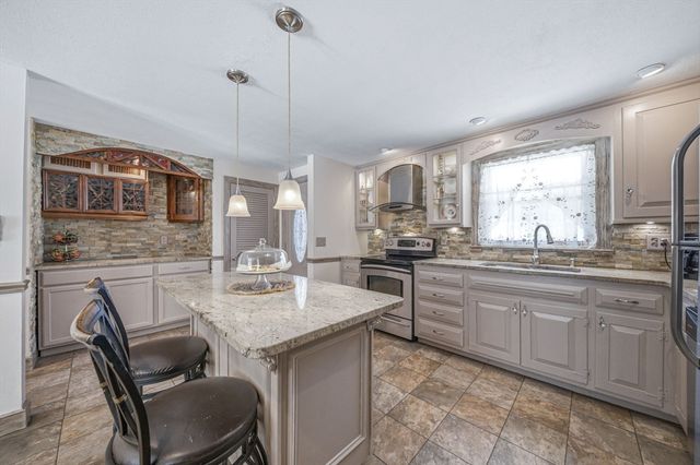 6 Lenway Rd, Newbury, MA 01922