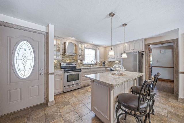 6 Lenway Rd, Newbury, MA 01922