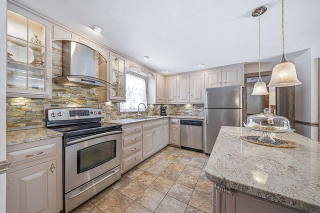 6 Lenway Rd, Newbury, MA 01922