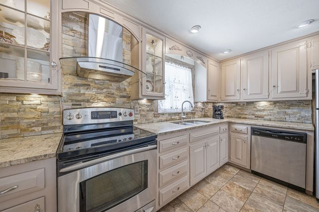 6 Lenway Rd, Newbury, MA 01922