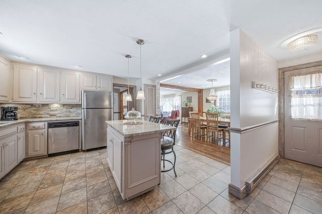 6 Lenway Rd, Newbury, MA 01922