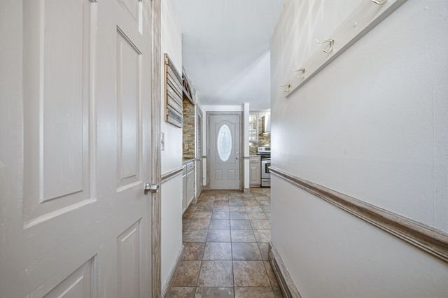 6 Lenway Rd, Newbury, MA 01922