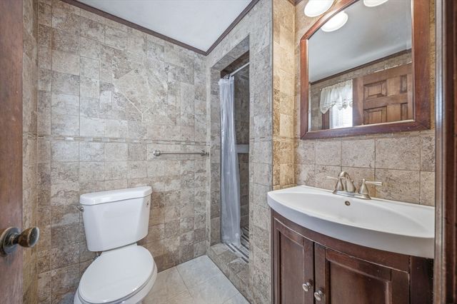 6 Lenway Rd, Newbury, MA 01922