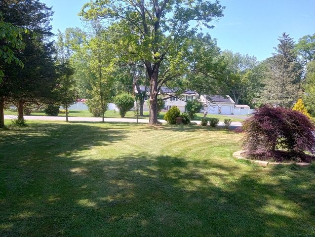 6 Lenway Rd, Newbury, MA 01922