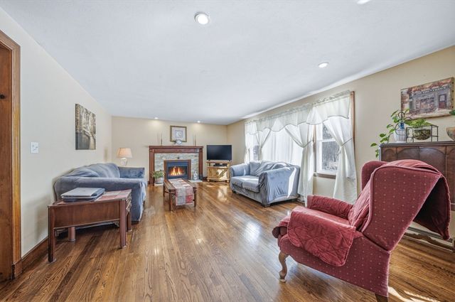 6 Lenway Rd, Newbury, MA 01922