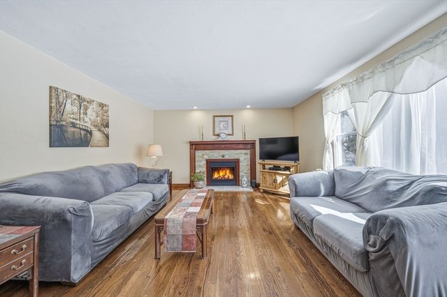 6 Lenway Rd, Newbury, MA 01922