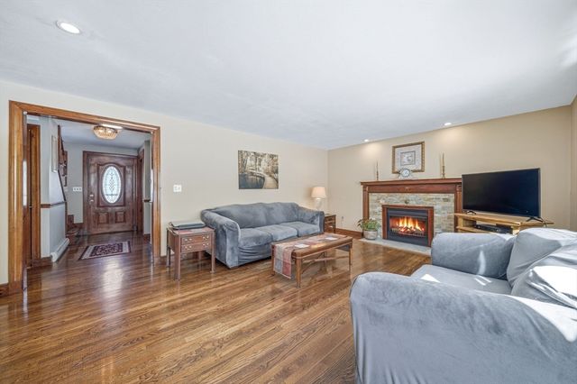 6 Lenway Rd, Newbury, MA 01922