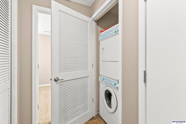 19156 Drexel Circle, Omaha, NE 68135