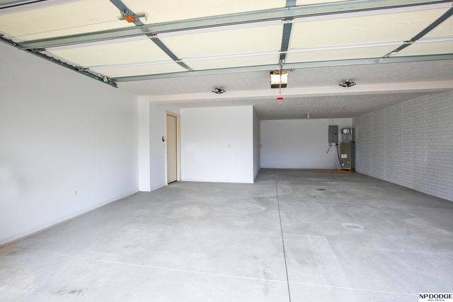 19156 Drexel Circle, Omaha, NE 68135