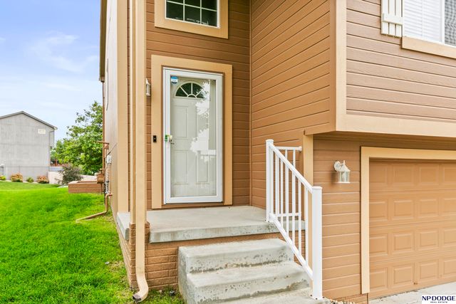 19156 Drexel Circle, Omaha, NE 68135