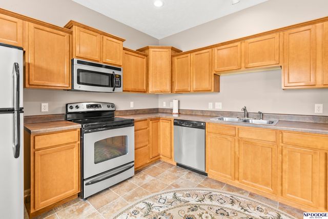 19156 Drexel Circle, Omaha, NE 68135