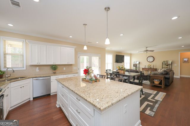 414 Lakeview Way, Lagrange, GA 30241