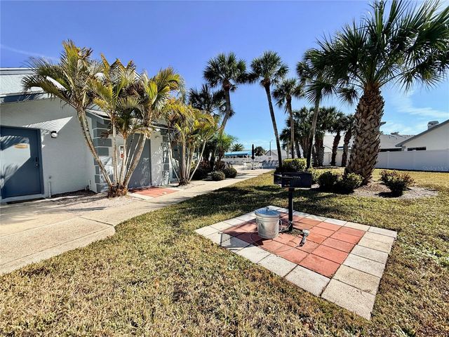 2749 COUNTRYSIDE BOULEVARD 14, Clearwater, FL 33761