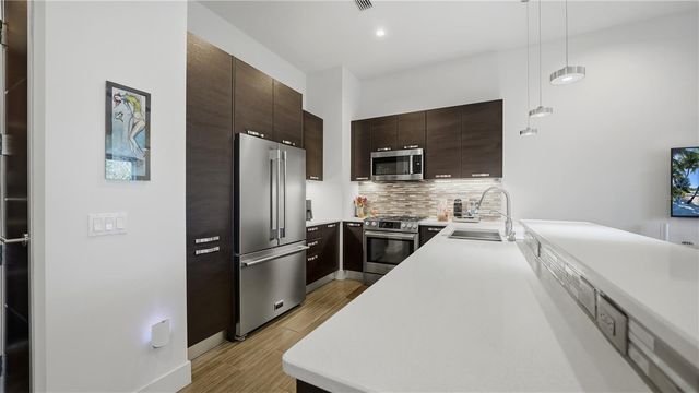 209 COSMOPOLITAN COURT, Sarasota, FL 34236