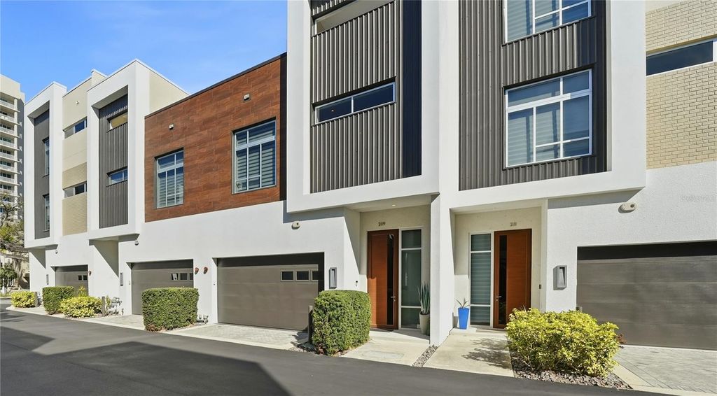 209 COSMOPOLITAN COURT, Sarasota, FL 34236