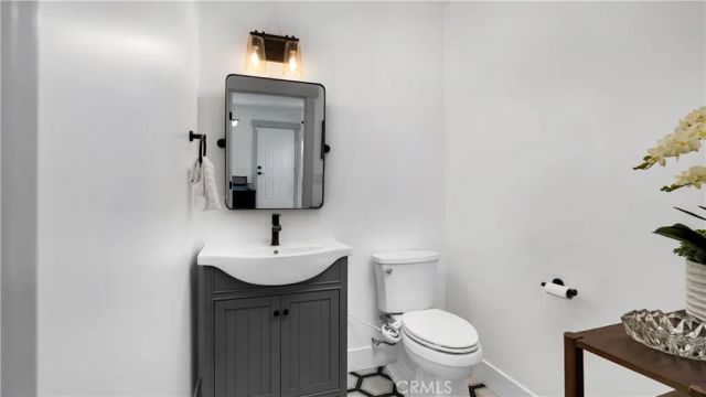 308 E 18th Street, Costa Mesa, CA 92627