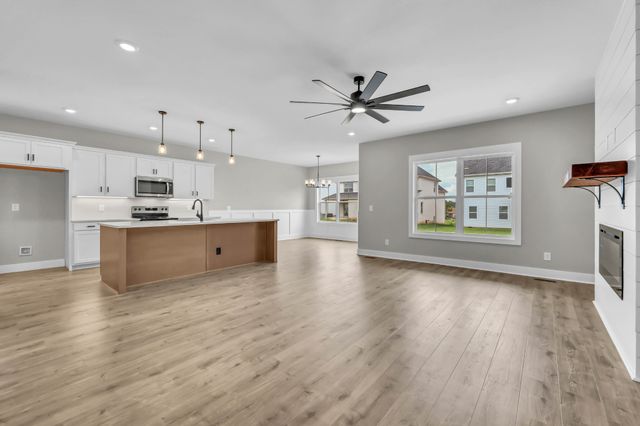 459 Spiderwort Dr, Clarksville, TN 37043