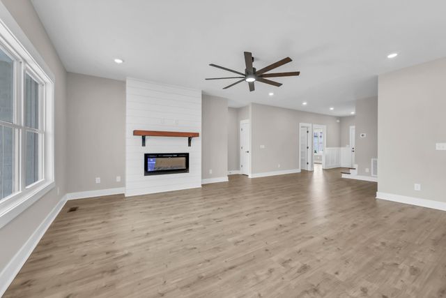 459 Spiderwort Dr, Clarksville, TN 37043