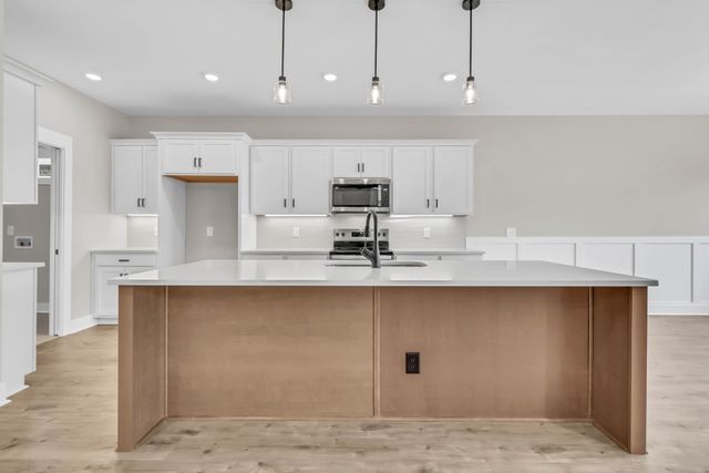459 Spiderwort Dr, Clarksville, TN 37043