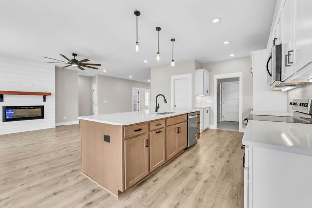 459 Spiderwort Dr, Clarksville, TN 37043