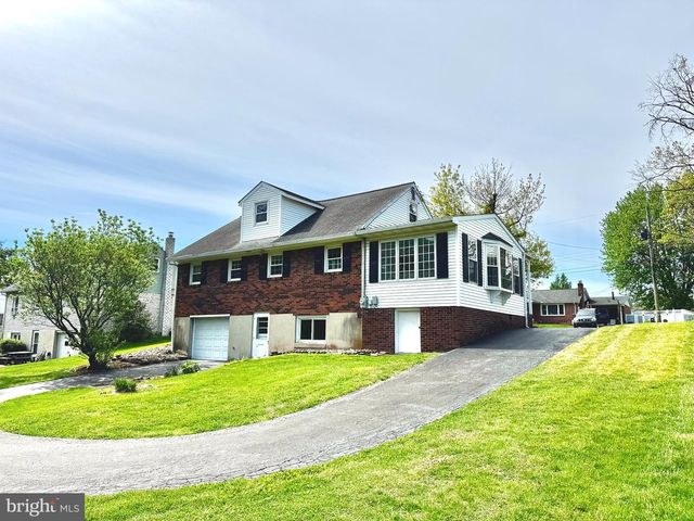 16 FREDERICK AVE, Denver, PA 17517