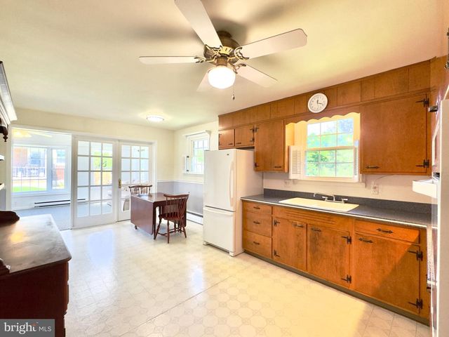 16 FREDERICK AVE, Denver, PA 17517