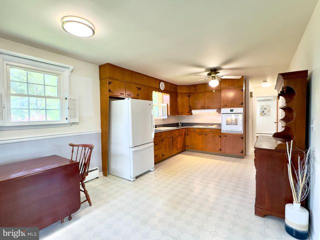 16 FREDERICK AVE, Denver, PA 17517