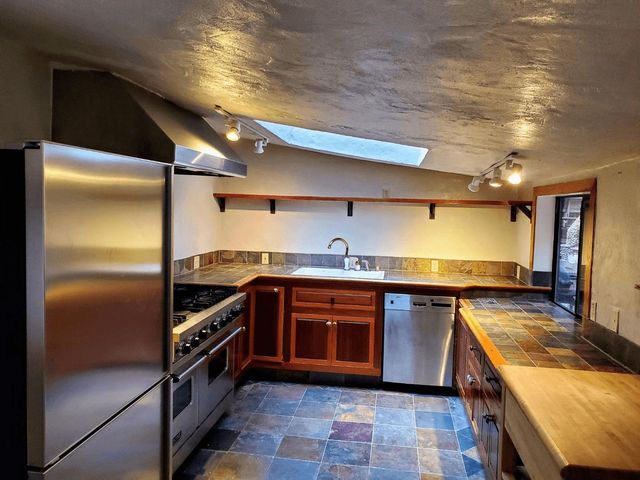 41 Back Road, La Honda, CA 94020