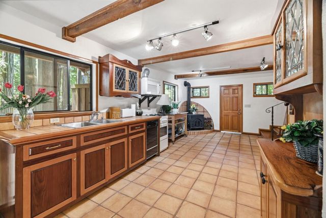 41 Back Road, La Honda, CA 94020