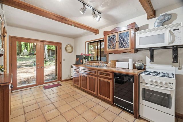 41 Back Road, La Honda, CA 94020