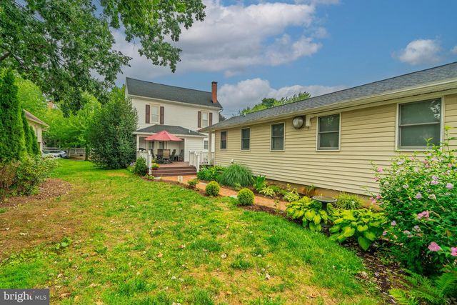 120 W LEMON ST, Lititz, PA 17543