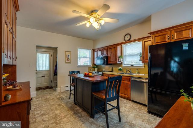 120 W LEMON ST, Lititz, PA 17543