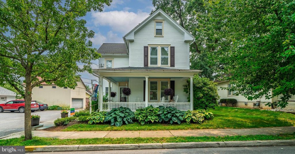120 W LEMON ST, Lititz, PA 17543