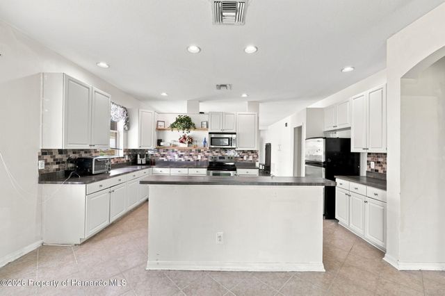 8814 Southern Charm Circle, Brooksville, FL 34613