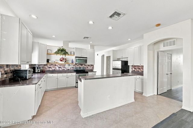 8814 Southern Charm Circle, Brooksville, FL 34613