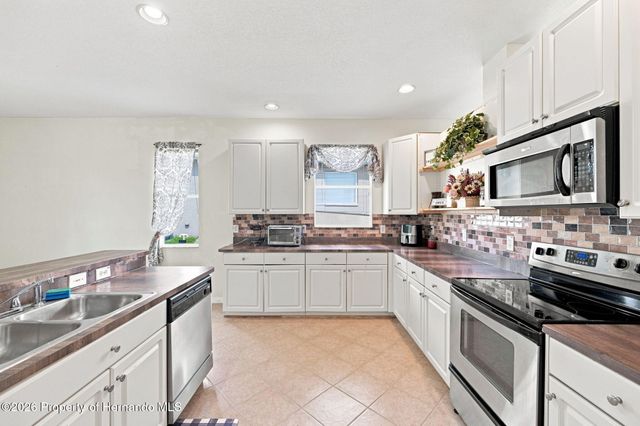 8814 Southern Charm Circle, Brooksville, FL 34613