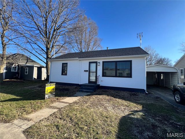 614 E Tyler Avenue, Litchfield, IL 62056