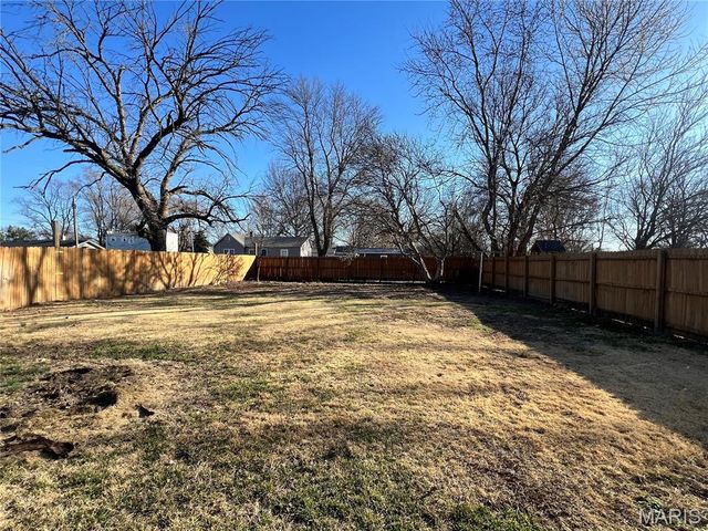 614 E Tyler Avenue, Litchfield, IL 62056