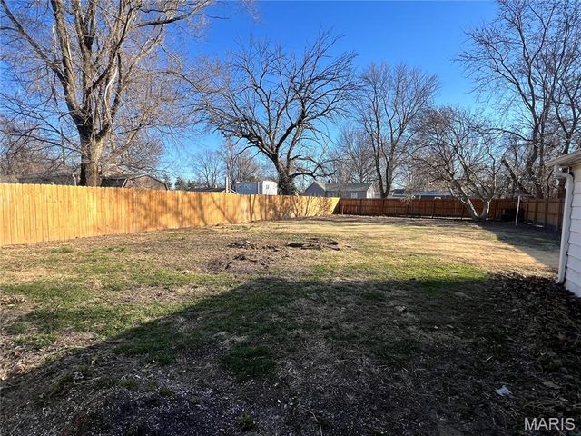 614 E Tyler Avenue, Litchfield, IL 62056