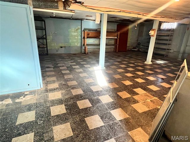 614 E Tyler Avenue, Litchfield, IL 62056