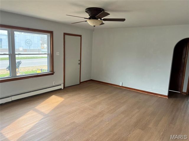 614 E Tyler Avenue, Litchfield, IL 62056