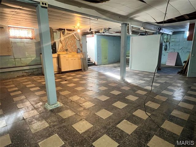 614 E Tyler Avenue, Litchfield, IL 62056