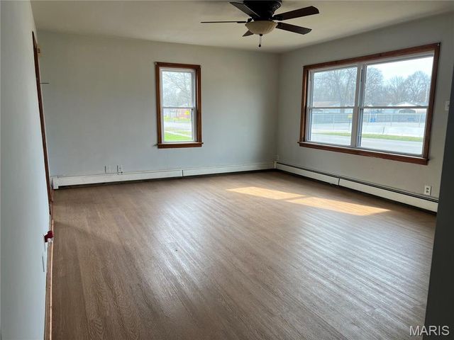 614 E Tyler Avenue, Litchfield, IL 62056