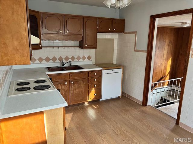 614 E Tyler Avenue, Litchfield, IL 62056